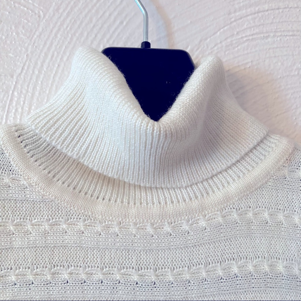 Liz Claiborne Sleeveless Turtleneck Wool Blend